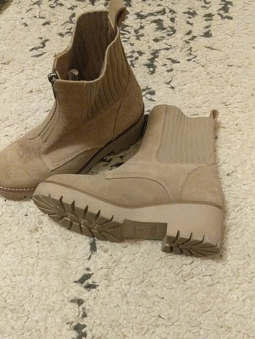 Blondo Demaria Chelsea Tan Suede Lug Sole Waterproof Boots Sz7 EUC